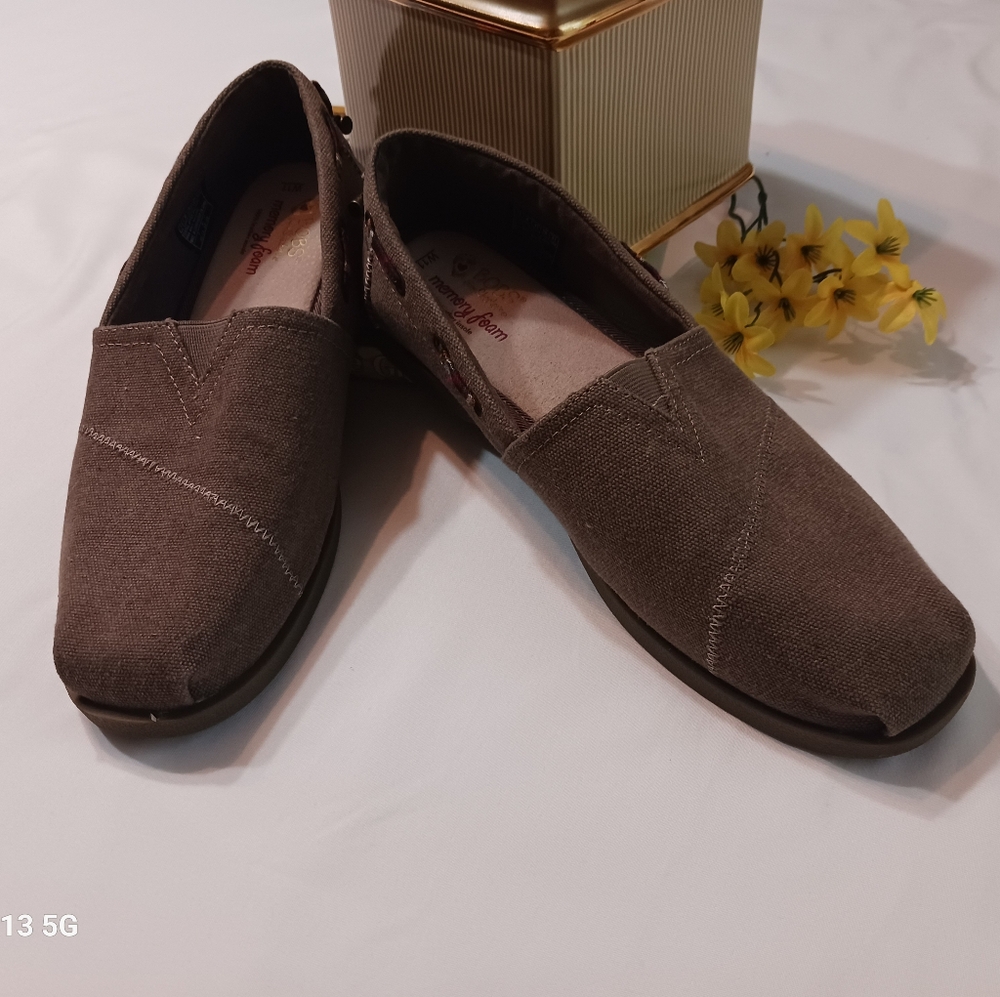 Bob's From Skechers With Memory Foam Size W11 Leather insole drawstring Brown.